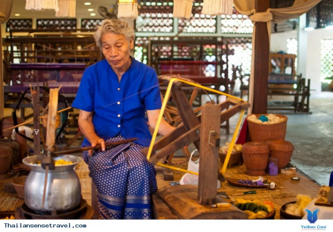 nếu muốn mua một món đồ thủ công truyền thống thì hãy tới sankhampaeng, thái lan 2018