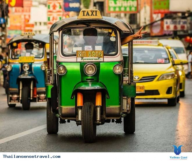 Chọn taxi hay tuk tuk để di chuyển tại Thái Lan?