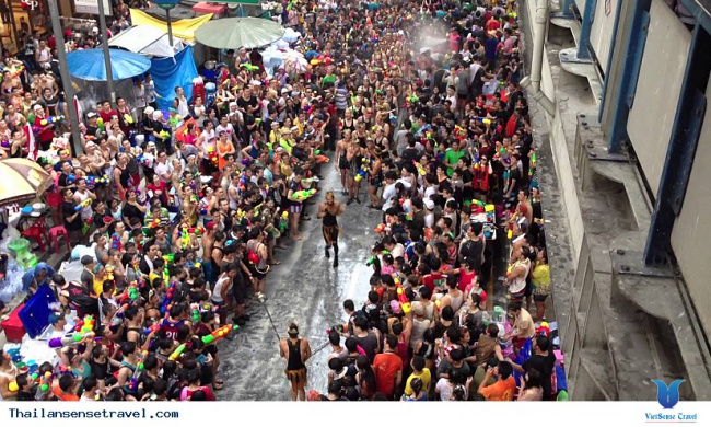 Tết té nước mừng năm mới vui nhộn của Thái Lan mang tên Songkran