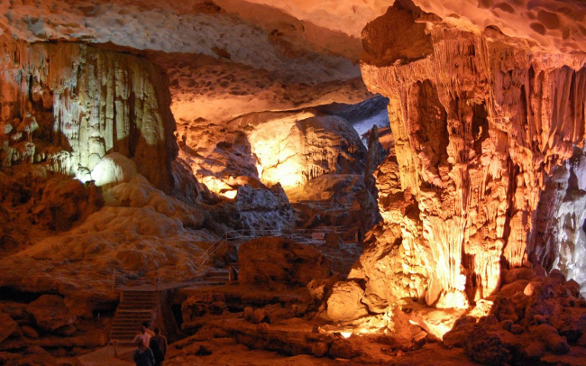 Vẻ đẹp kỳ vĩ của hang Sửng Sốt – hang động lớn nhất Vịnh Hạ Long