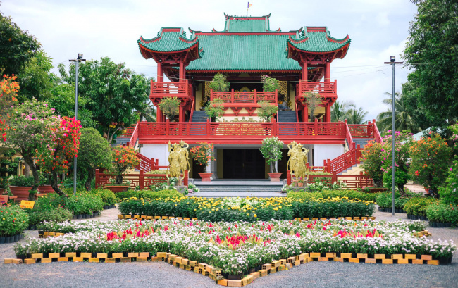 Chùa Lầu – Ngôi chùa có kiến trúc ấn tượng ở An Giang