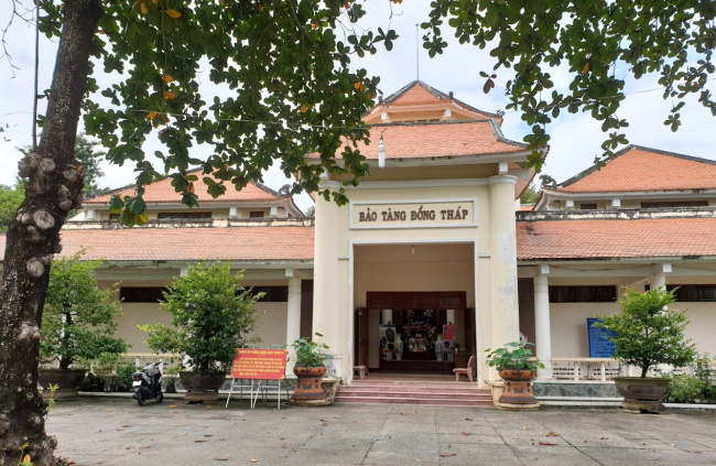 Tham quan bảo tàng Đồng Tháp