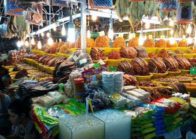 điểm mua sắm an giang, chợ tịnh biên, đến chợ tịnh biên thưởng thức các món ăn từ côn trùng
