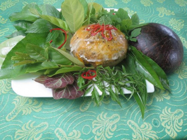Mắm đùm hấp trong gáo dừa – Món ăn độc đáo của Cần Thơ