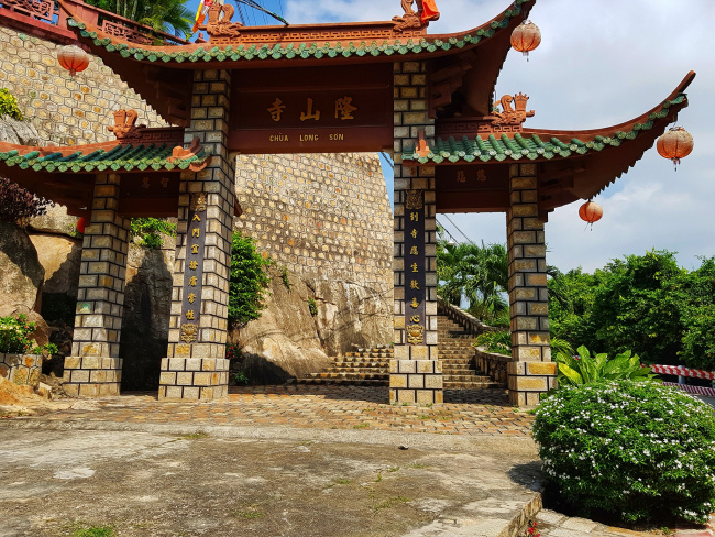 Cổ kính Chùa Long Sơn Núi Sam – Châu Đốc – An Giang