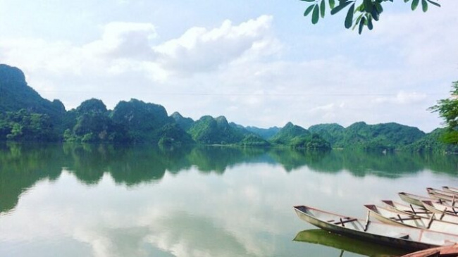 ‘Escape’ the inner city, about the beautiful lakes on the outskirts of Hanoi