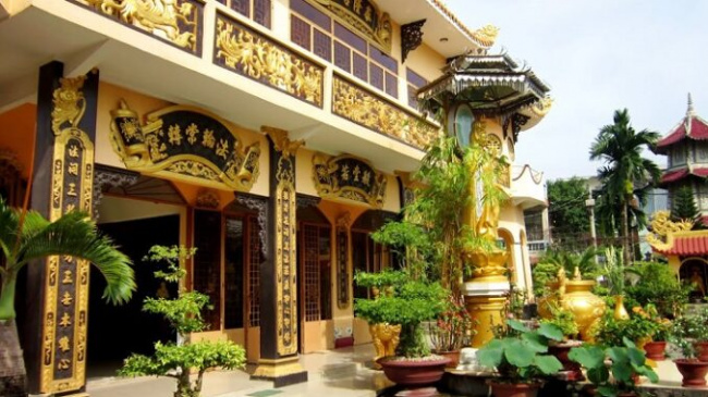Experience visiting Thoi Long Co Tu pagoda for a peaceful scene