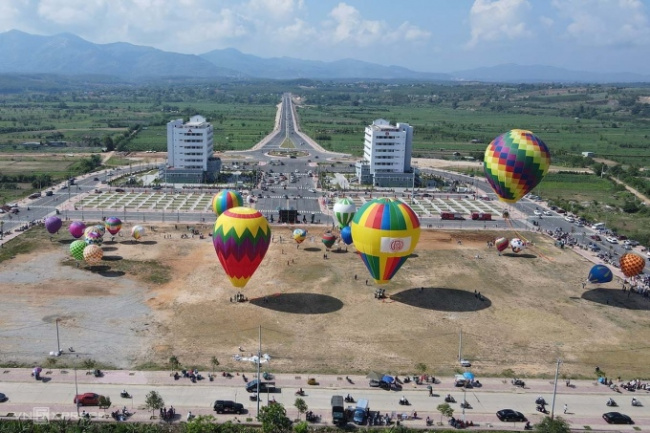hot air balloon, kon tum, the first hot air balloon festival in the central highlands