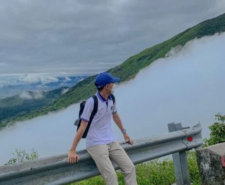 going down hai van pass suddenly caught sight of the “cloud waterfall” flowing down, a beautiful moment