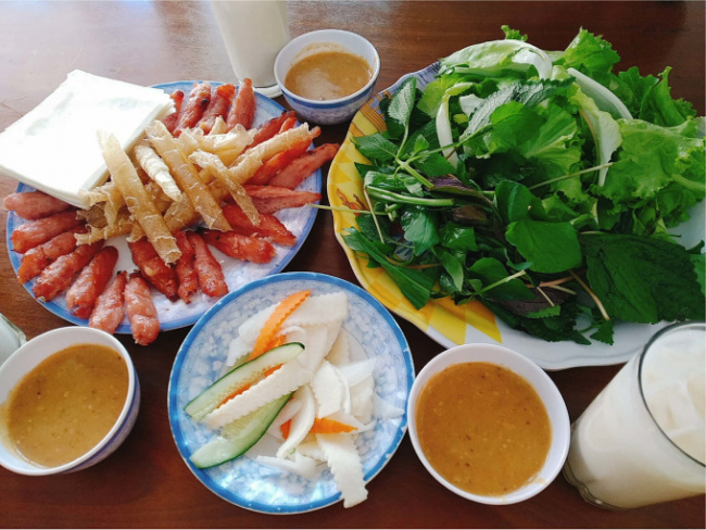 chicken hot pot with leaves, dalat delicacies, visit dalat, 7 delicious and cheap places to eat in da lat