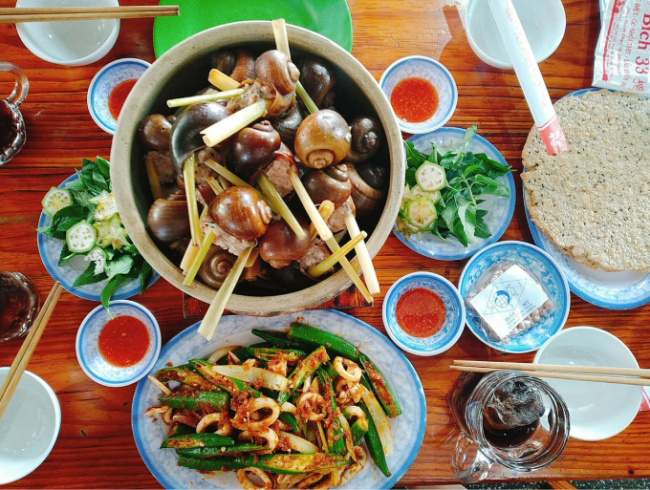 chicken hot pot with leaves, dalat delicacies, visit dalat, 7 delicious and cheap places to eat in da lat