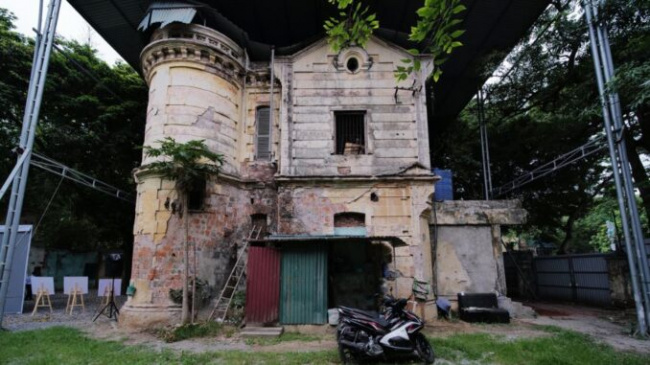 Hanoi renovating French villa