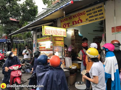 tìm đâu ra hàng bánh mì muối ớt 20k topping ngập hộp, không đối thủ ở tân phú