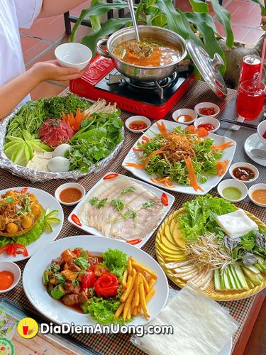 Mẹt bánh tráng cuốn thịt heo chuẩn vị Đà Nẵng, ngay tại Sài Gòn ngon liêu xiêu