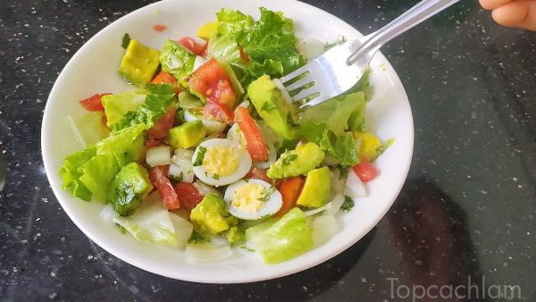 salad trộn trứng, cách làm salad, cách làm salad trộn trứng thơm ngon nhanh gọn