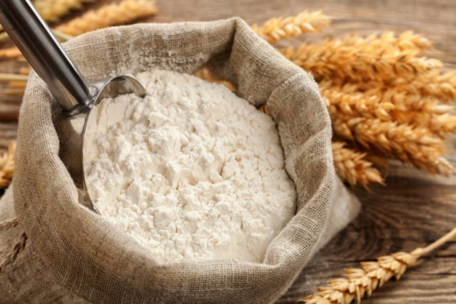 các loại bột, bột mì và bột gạo, bột gạo và bột mì có giống nhau không ?