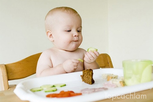 cho trẻ ăn thô, ăn thô, nên tập cho trẻ ăn thô vào giai đoạn nào