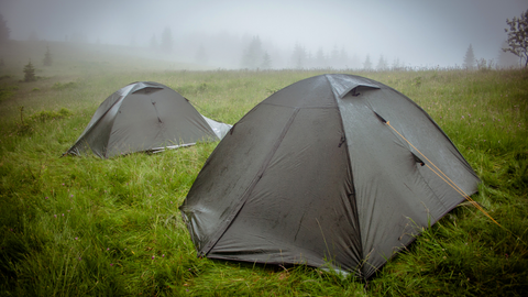 kinh nghiệm đi cắm trại khi trời mưa