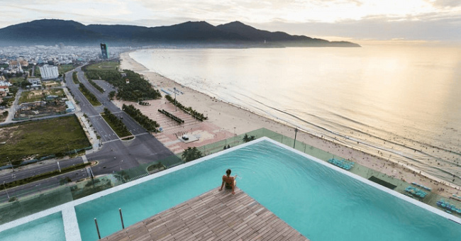 Lưu lại 10 khách sạn có hồ bơi view biển tại Đà Nẵng tuyệt đẹp