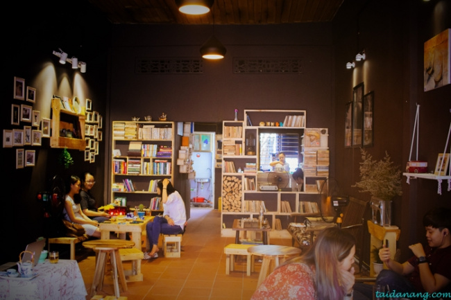 la pensée café & librairie – thư viện cất giấu niềm nhớ