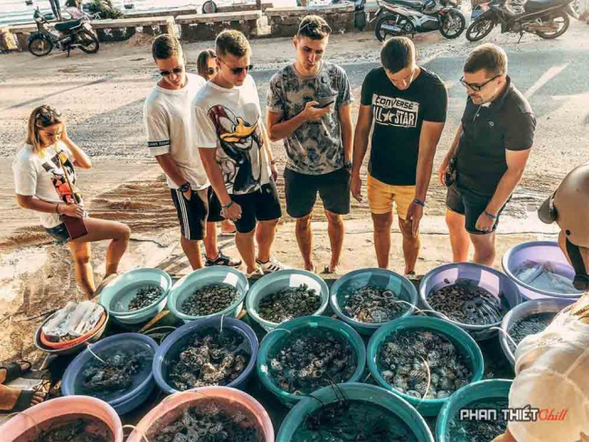 fresh and delicious phan thiet seafood market