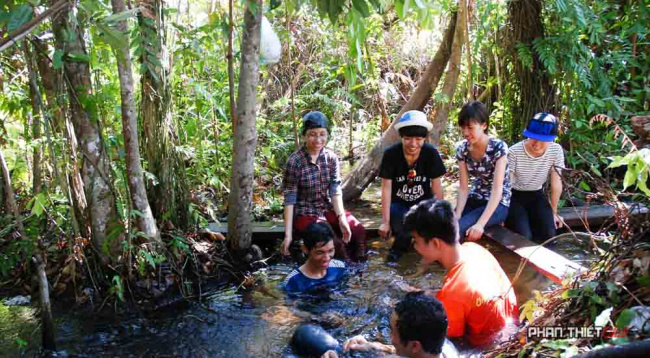 Bung Thi Hot Spring – An attractive and wild backpacking spot