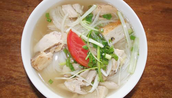 fish noodles with pickled fish, khanh hoa, nha trang specialties, pickled fish soup cake, travel to nha trang, the 40-year-old fish noodle shop attracts customers in nha trang