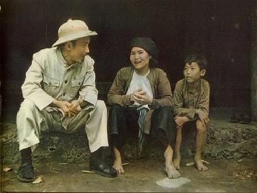20 Câu chuyện ngắn về tấm gương đạo đức Hồ Chí Minh