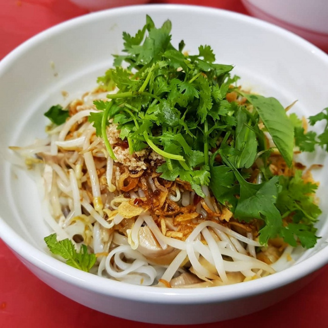 3 regions cuisine, hanoi cuisine, hanoi pho, two bowls of pho, delicious vietnamese pho dishes are always remembered wherever you go, no matter where you go, you will always feel hungry