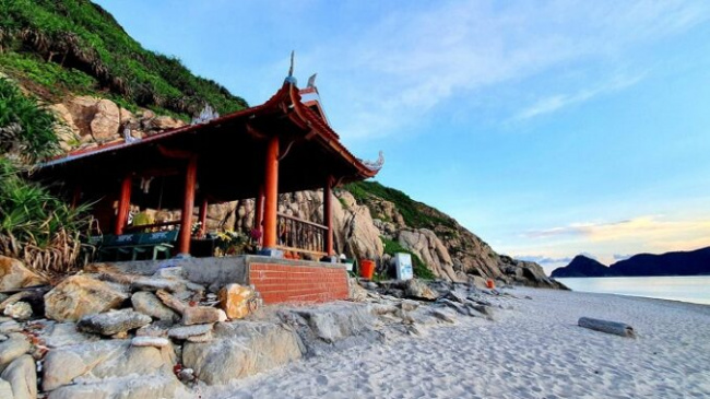 Guide to visit and visit Co Van Con Dao temple 