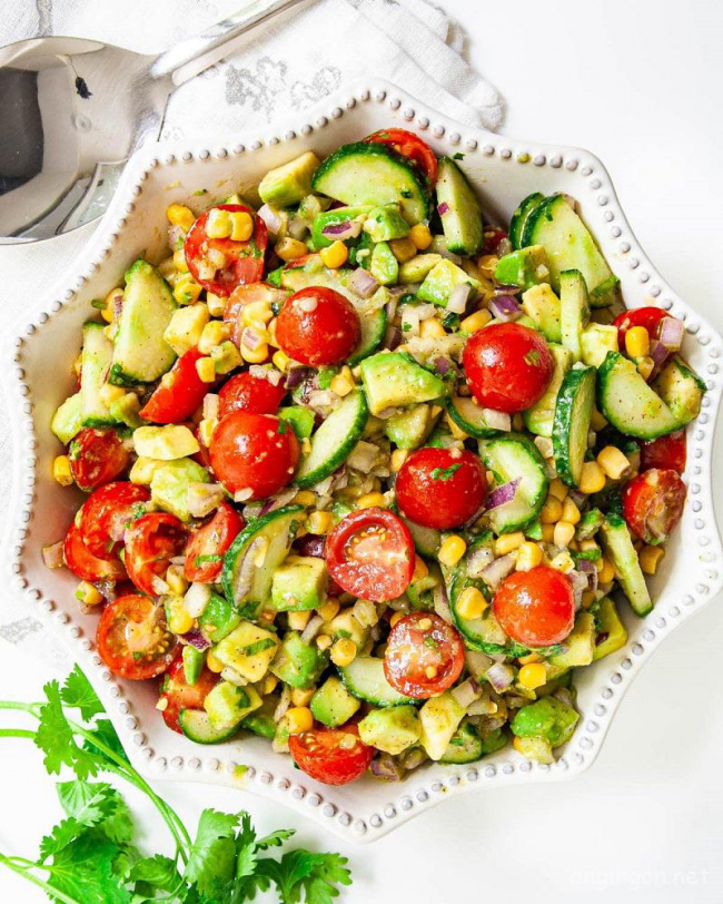 Cách làm Salad bơ và cà chua