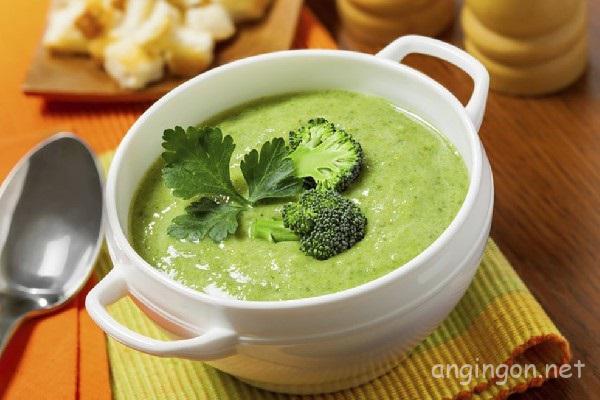 cài bó xôi, rau bina, rau chân vịt, súp rau, súp rau chân vịt, cách làm súp rau chân vịt