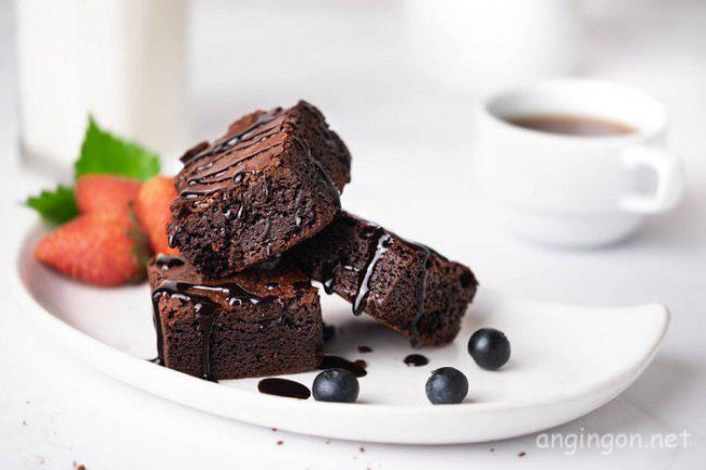 Cách làm bánh brownie socola ít béo để tha hồ ăn mà không sợ tăng cân