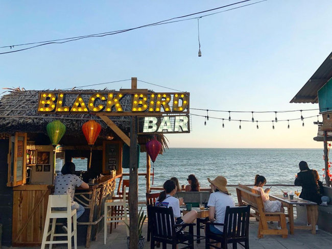Blackbird beach bar Mũi Né