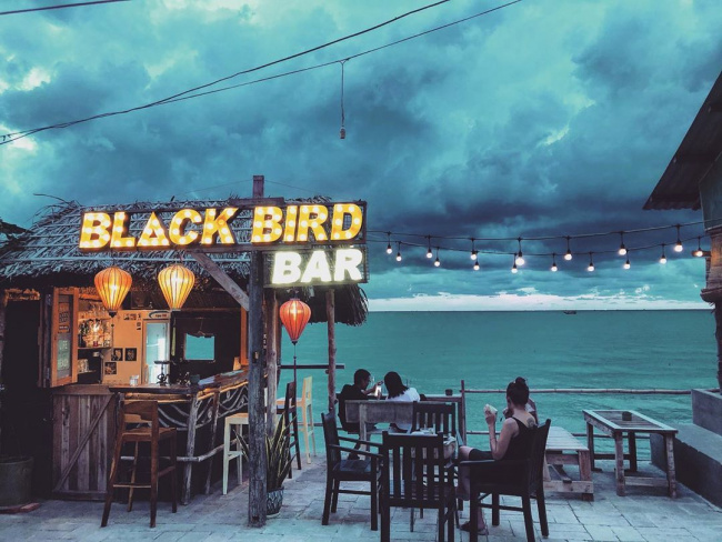 blackbird beach bar mũi né