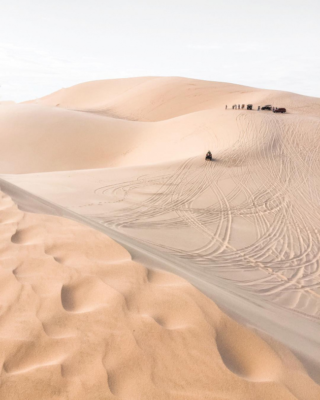 tour xe jeep: tham quan bãi đá ông địa – đồi cát trắng – suối tiên