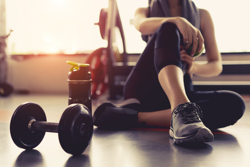 tập gym hay tập aerobic giảm mỡ bụng nhanh hơn