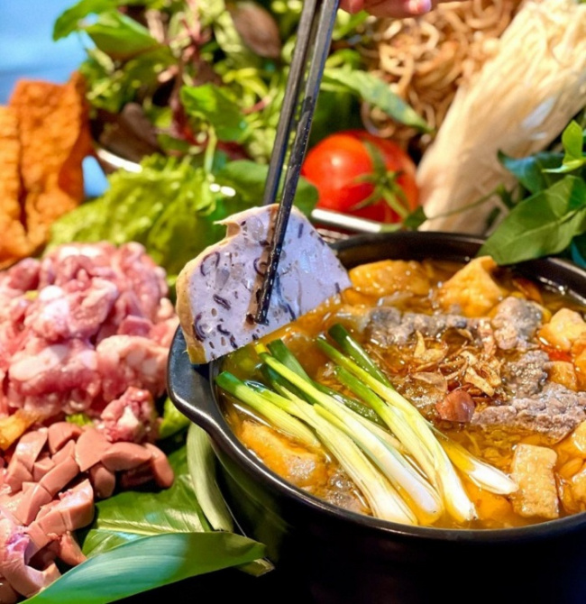 cooked duck hot pot, fish sauce hot pot, hotpot stingray, vietnamese cuisine, delicious vietnamese specialty hot pot dishes ‘out of dipping sauce’