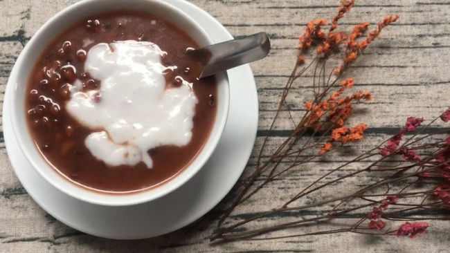 hướng dẫn bạn làm sữa chua đậu đỏ ngọt lịm và mát lạnh