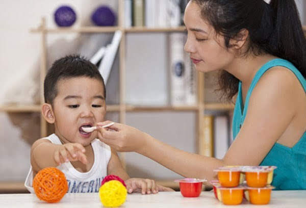3 thời điểm cho bé ăn 1 hộp váng sữa để trẻ tăng cân đều, cải thiện trí não