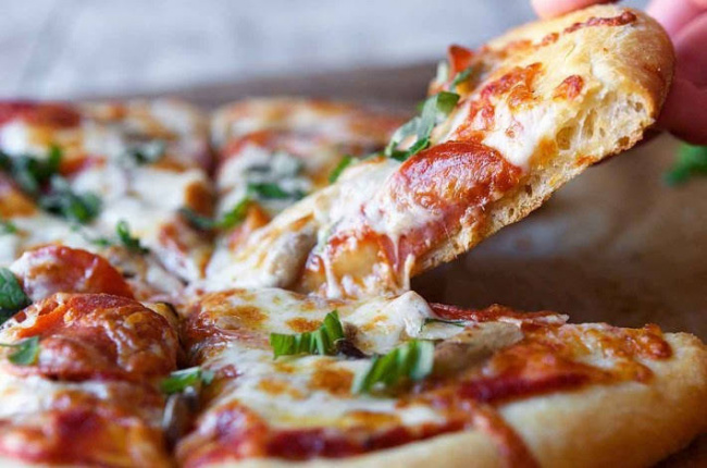 ăn pizza, uống nhiều nước tăng lực sẽ khiến nồng độ cồn tăng cao