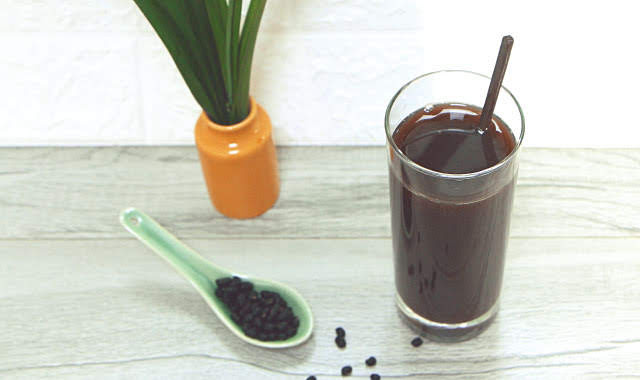 nước đậu đen và nước gạo lứt – 2 loại nước đẹp da tốt cho sức khỏe dành cho cả gia đình