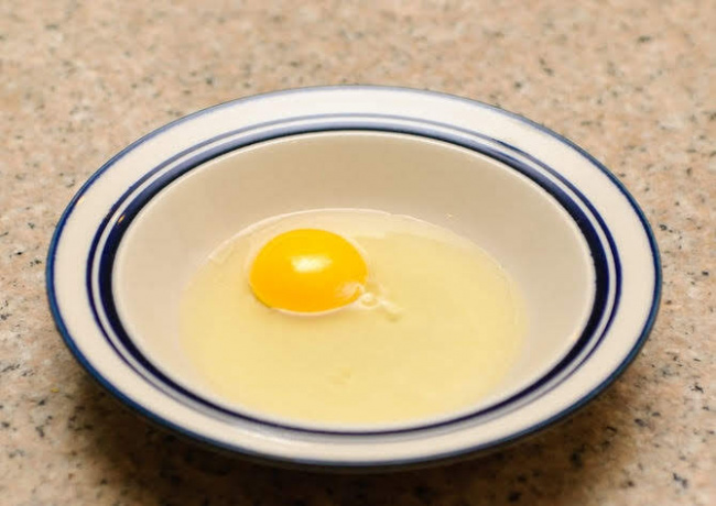 nấu bữa sáng 5 phút với trứng và lò vi sóng