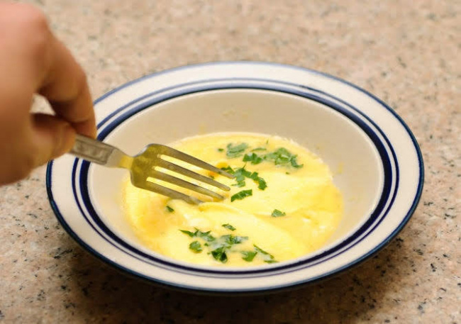 nấu bữa sáng 5 phút với trứng và lò vi sóng