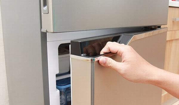 đặt bát nước vào tủ lạnh: làm liên tục mỗi ngày, sau 1 tháng hóa đơn tiền điện giảm hẳn một nửa