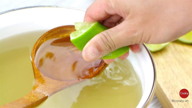 cách nấu nước chanh sả gừng giúp thanh lọc cơ thể và loại bỏ chất độc hại