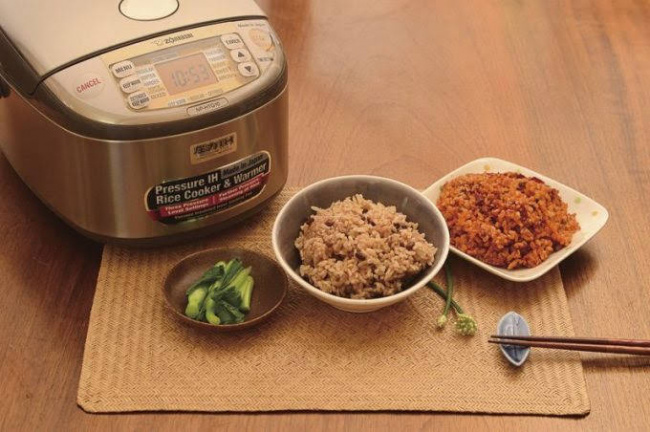 hướng dẫn cách nấu cơm gạo lứt ngon bằng nồi cơm điện và nồi cơm thường