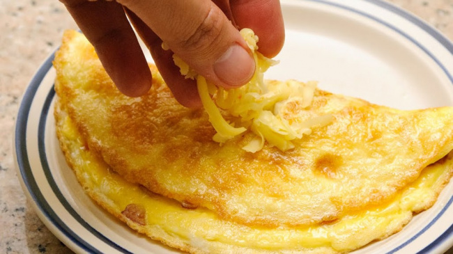 3 cách làm trứng Omelette siêu ngon cho bữa ăn nhanh gọn