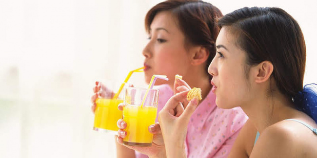 6 sai lầm mẹ hay mắc phải khi sử dụng nước cam cho cả nhà: gây sỏi thận, đau dạ dày