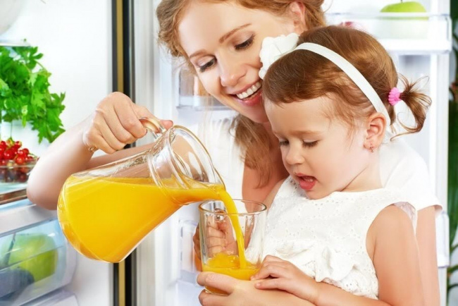 6 sai lầm mẹ hay mắc phải khi sử dụng nước cam cho cả nhà: gây sỏi thận, đau dạ dày